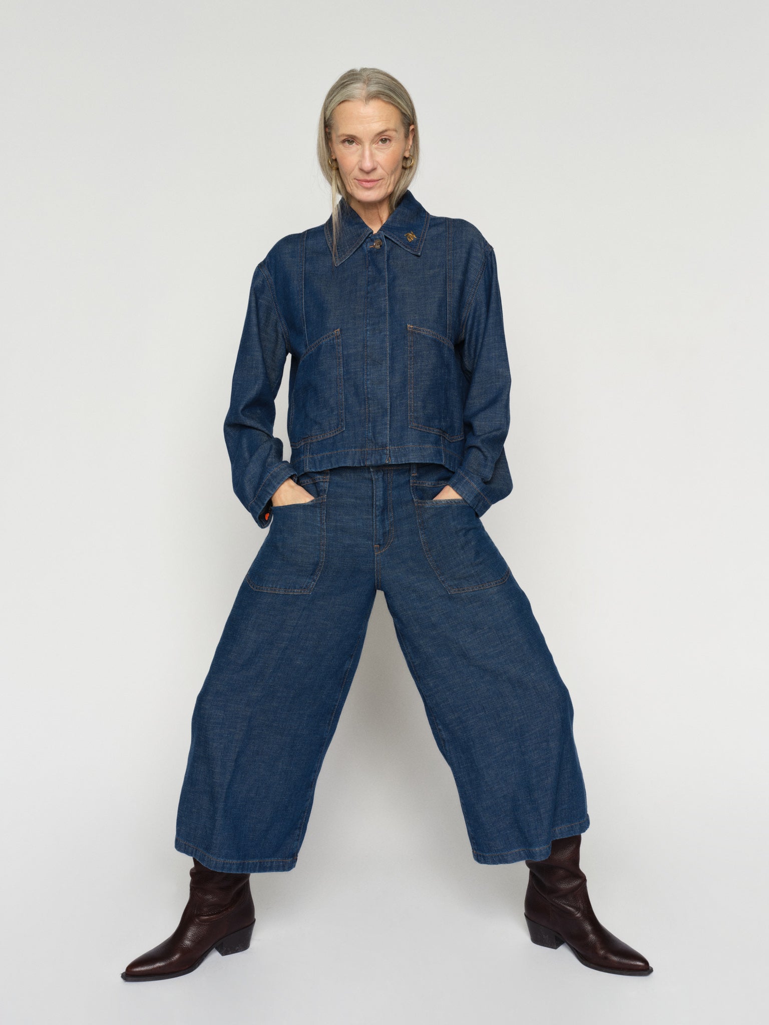 Modelshot / Dark Blue / Detail